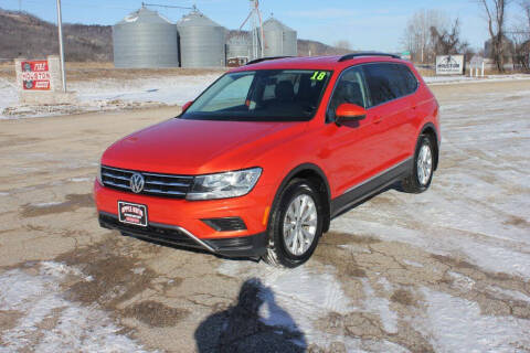 2018 Volkswagen Tiguan for sale at Apple Auto in La Crescent MN