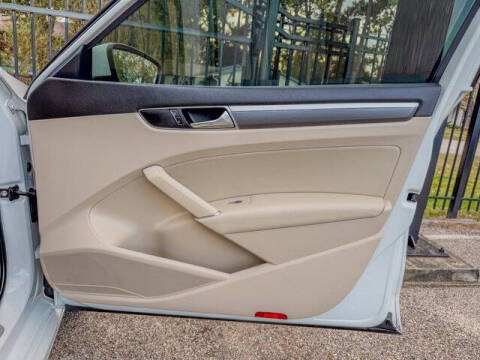 2017 Volkswagen Passat 1.8T R-Line