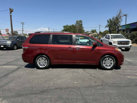 2012 Toyota Sienna XLE 8-Passenger