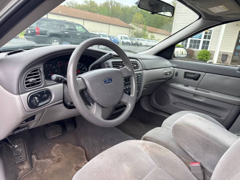 2004 Ford Taurus SE