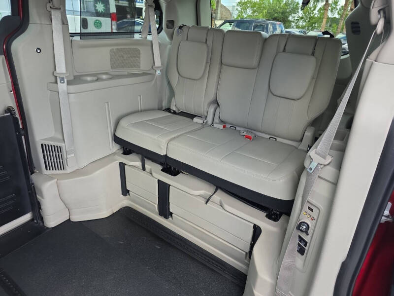 2015 Chrysler Town and Country Touring-L