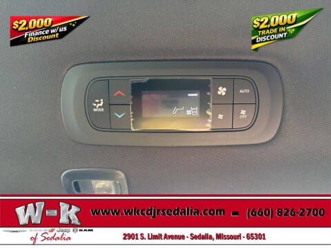 2027 Chrysler Pacifica Select
