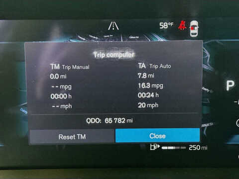 2023 Volvo XC60 B5 Plus Dark Theme