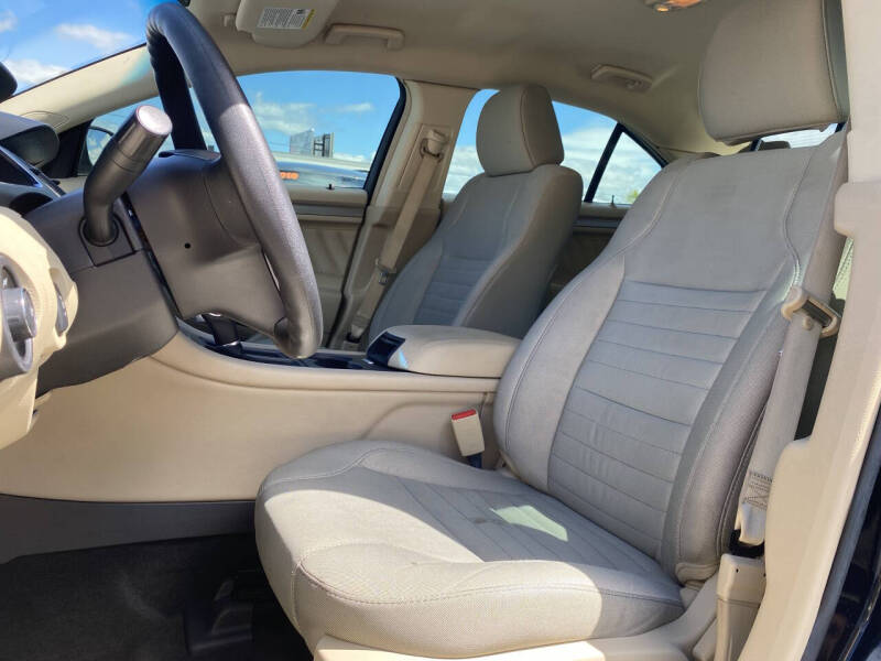 2016 Ford Taurus SE