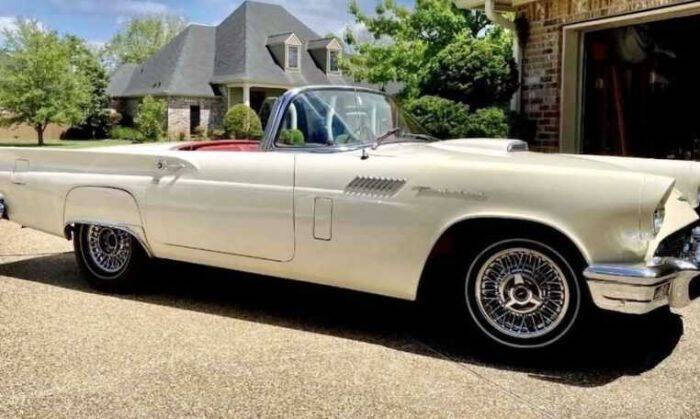 1957 Ford Thunderbird