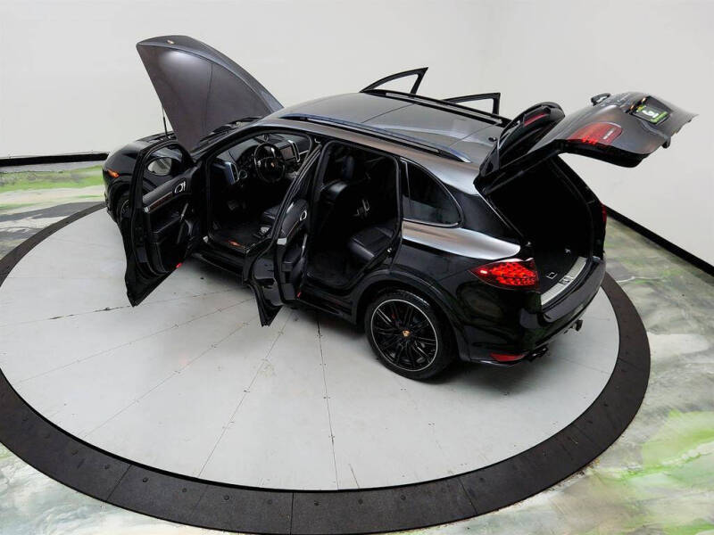2013 Porsche Cayenne GTS