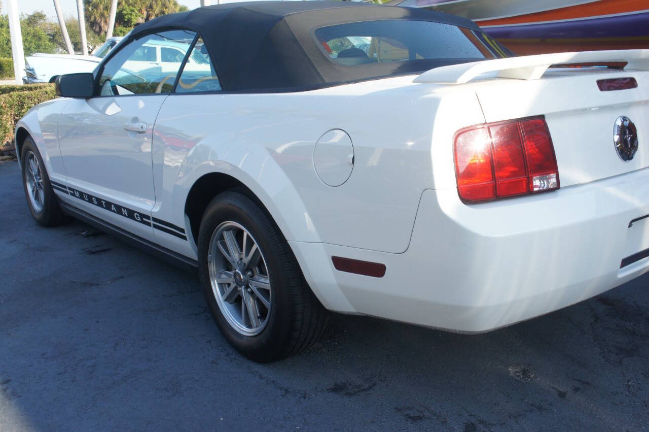 2005 Ford Mustang 20