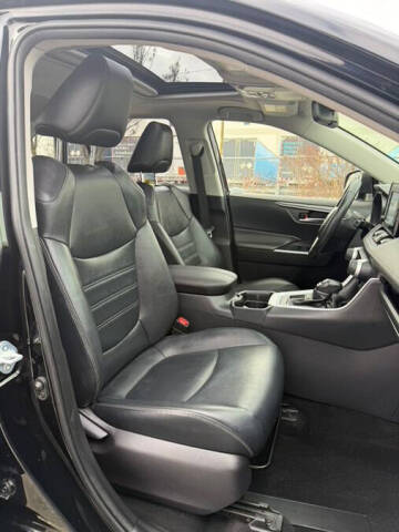 2019 Toyota RAV4 XLE Premium