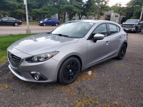 2015 Mazda MAZDA3 for sale at Topham Automotive Inc. in Middleboro MA