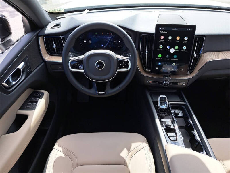 2026 Volvo XC60 B5 Plus