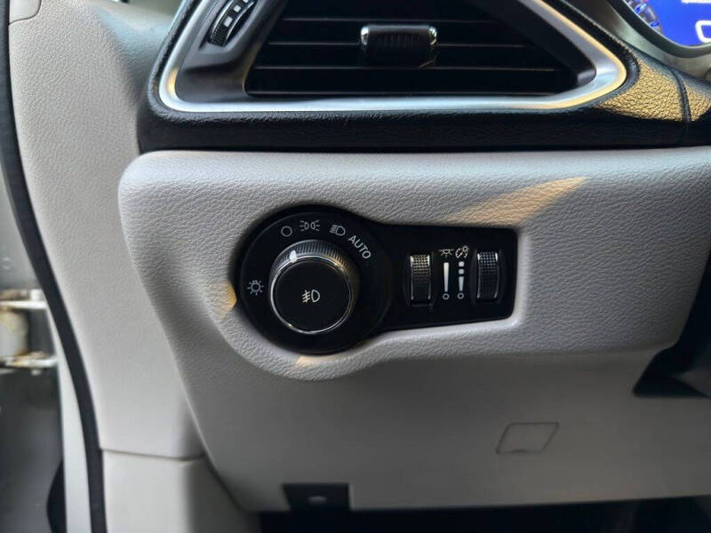 2017 Chrysler Pacifica Touring-L Plus