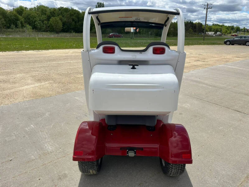 2000 GEM ELECTRIC GOLF CART