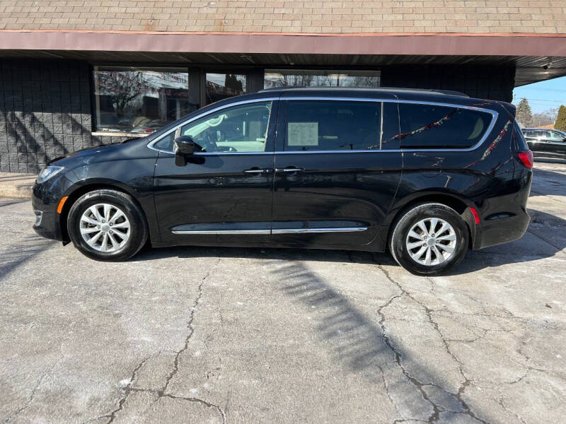 2017 Chrysler Pacifica Touring-L