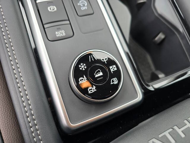 2025 Nissan Pathfinder Platinum