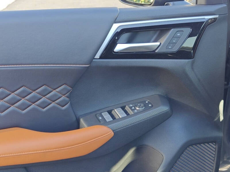 2025 Mitsubishi Outlander PHEV SEL