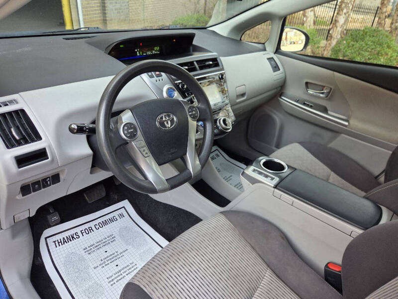 2016 Toyota Prius v Three