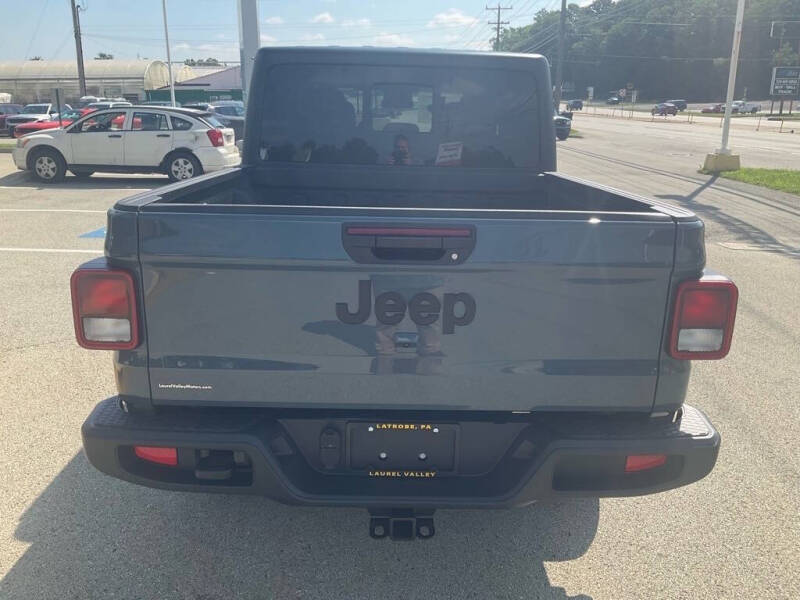 2025 Jeep Gladiator Sport S