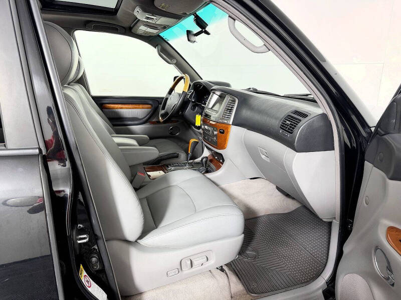2004 Lexus LX 470