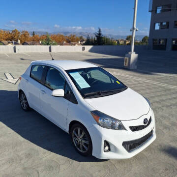 2012 Toyota Yaris 5-Door SE