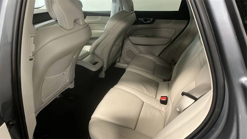 2020 Volvo XC60 T5 Momentum