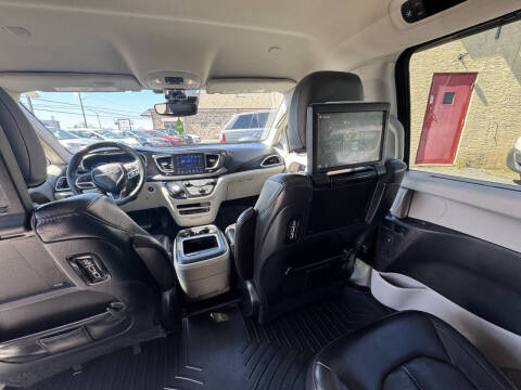 2017 Chrysler Pacifica Touring-L Plus