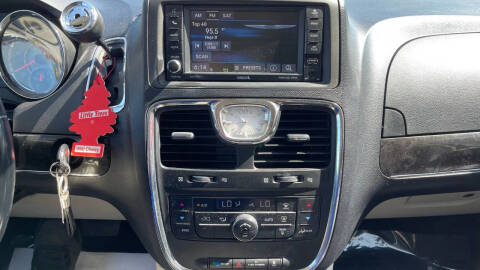 2014 Chrysler Town and Country Touring