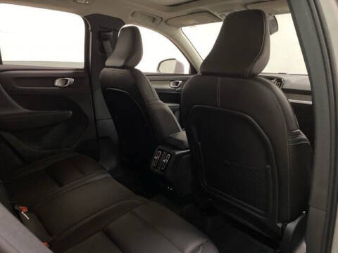 2025 Volvo XC40 B5 Plus Bright Theme