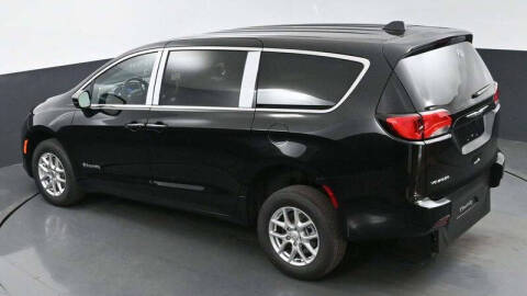 2025 Chrysler Voyager LX