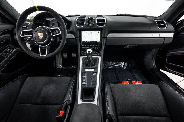 2016 Porsche Cayman GT4
