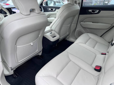 2025 Volvo XC60 B5 Plus Dark Theme