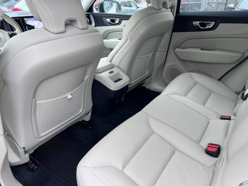 2025 Volvo XC60 B5 Plus Dark Theme