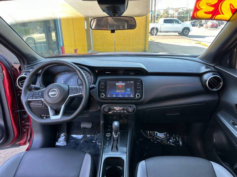 2023 Nissan Kicks SR