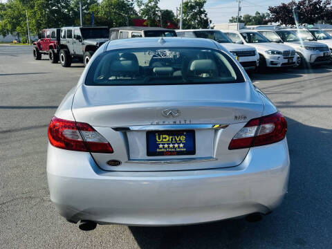 2011 Infiniti M56