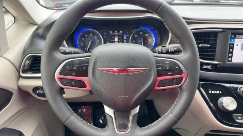 2022 Chrysler Voyager LX