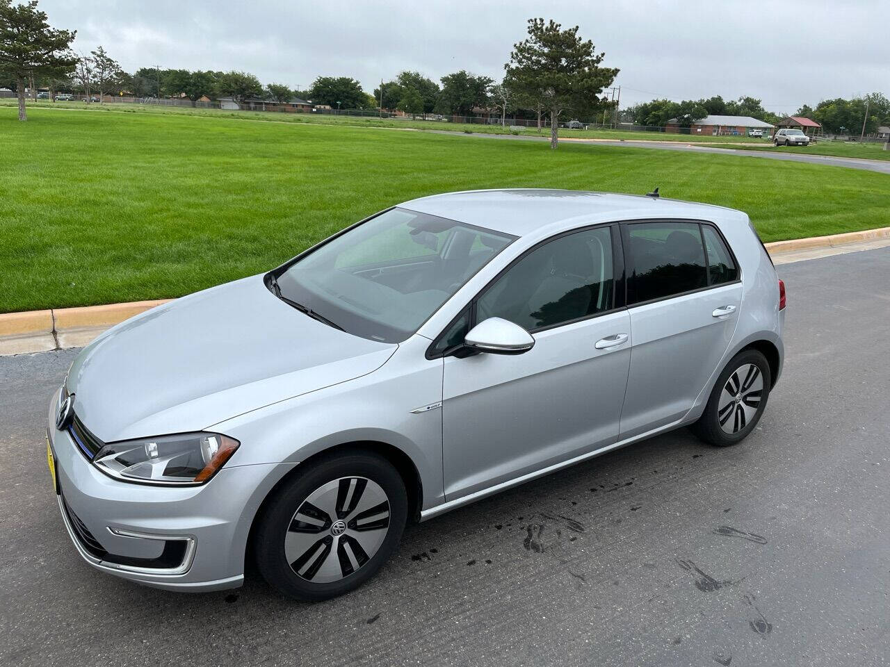 Silver 2016 Volkswagen e-Golf SE SE 4dr Hatchback 1