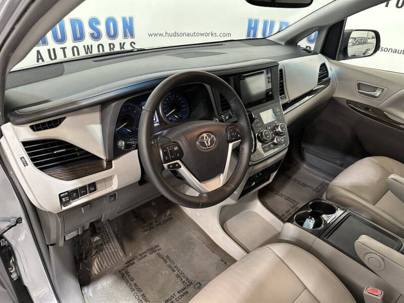 2016 Toyota Sienna XLE Premium 8-Passenger