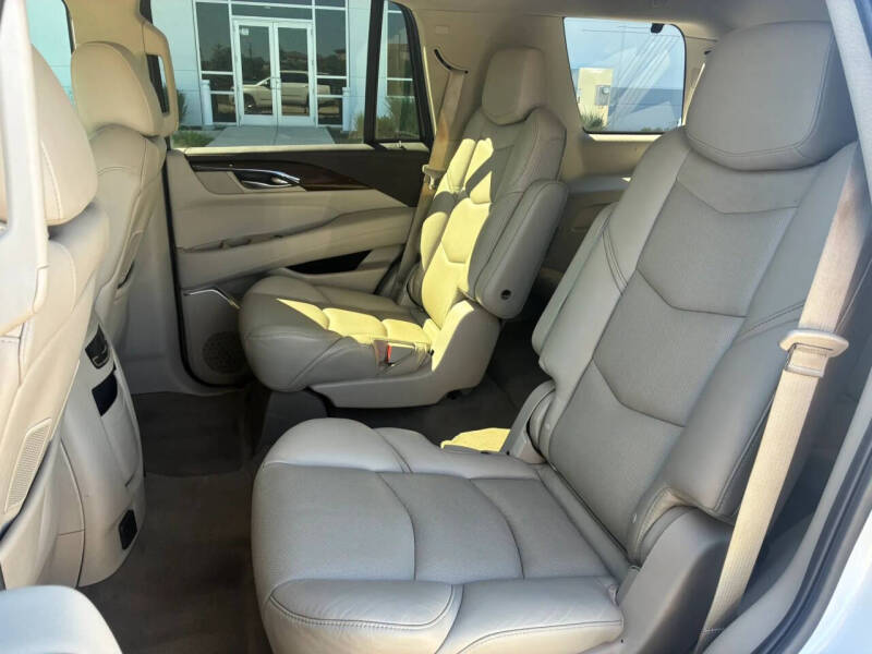 2017 Cadillac Escalade Standard