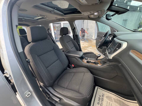 2017 GMC Acadia SLE-2