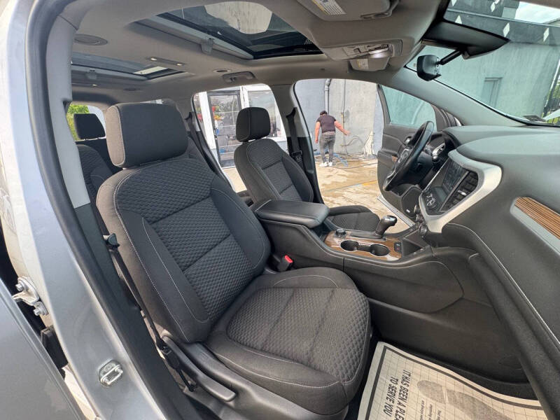 2017 GMC Acadia SLE-2