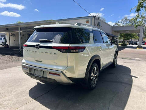 2024 Nissan Pathfinder SL