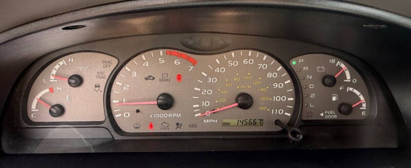 2004 Toyota Sequoia SR5