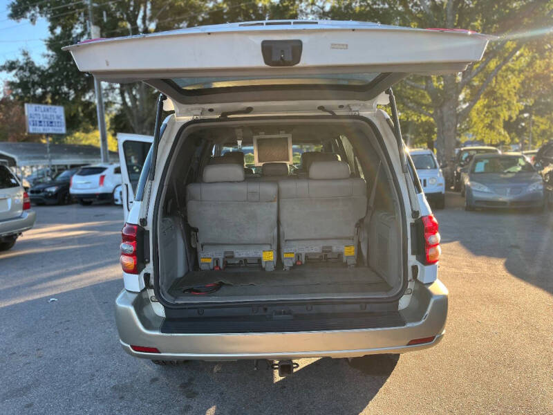 2004 Toyota Sequoia SR5