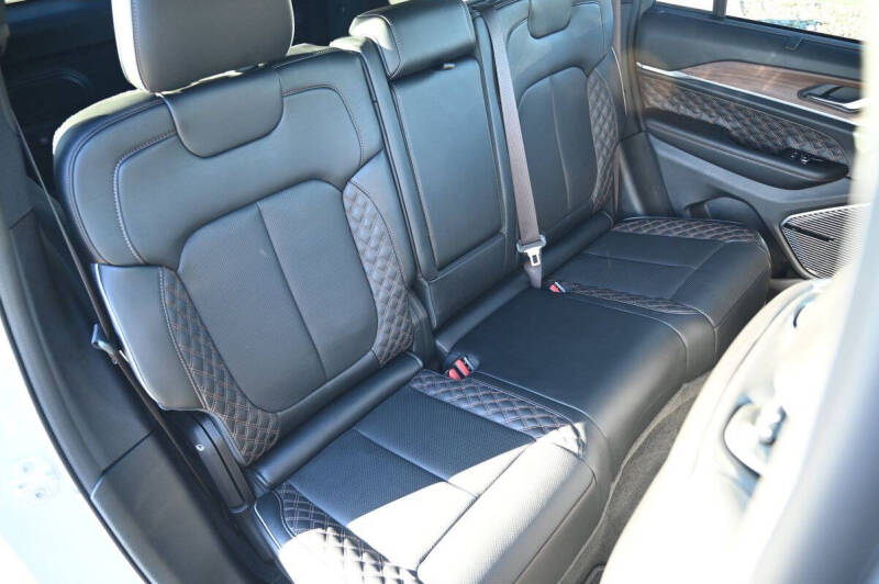 2022 Jeep Grand Cherokee Summit