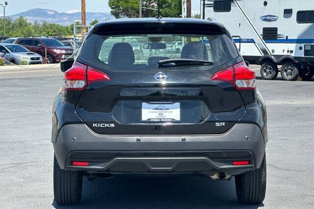 2020 Nissan Kicks SR