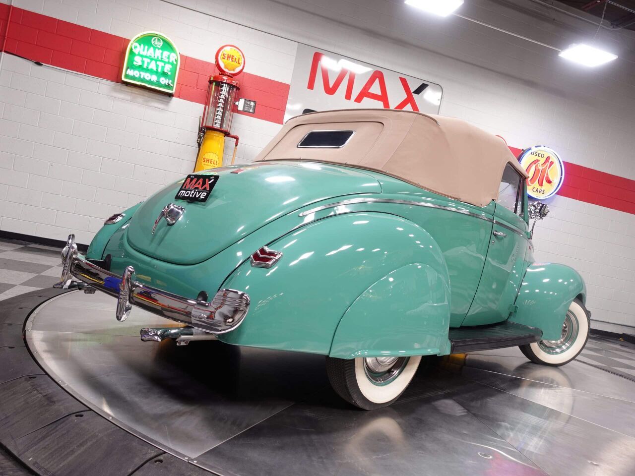1940 Ford Deluxe 45