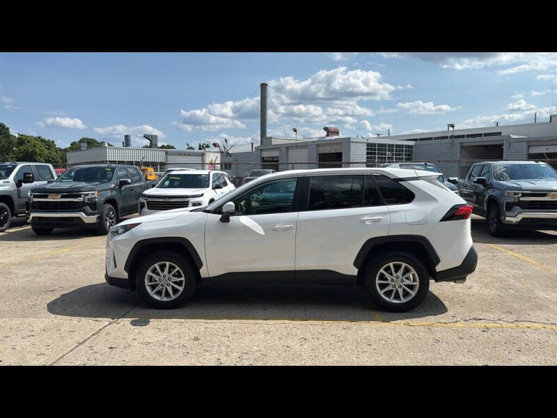 2022 Toyota RAV4 LE