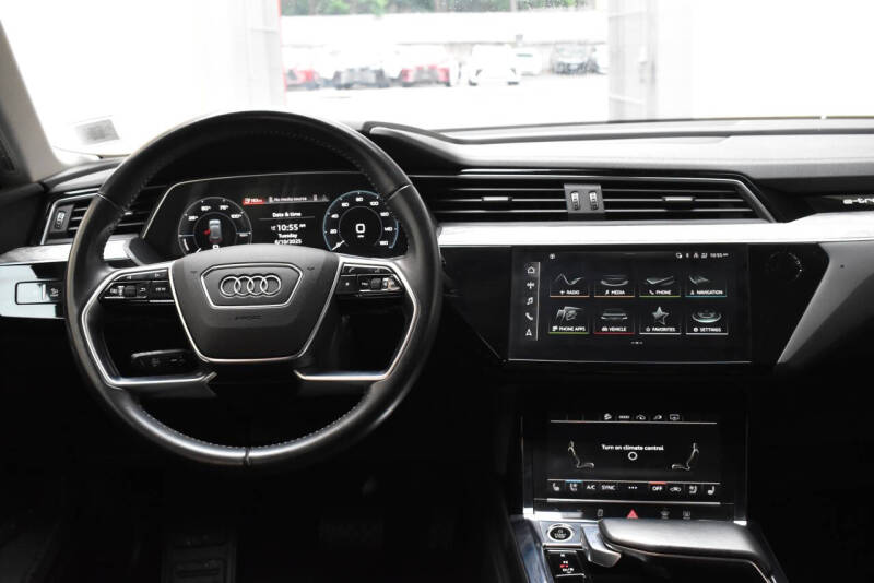 2021 Audi e-tron quattro Premium Plus