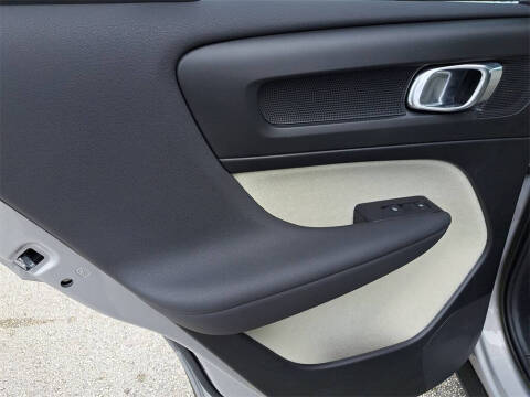 2024 Volvo XC40 B5 Plus Bright Theme