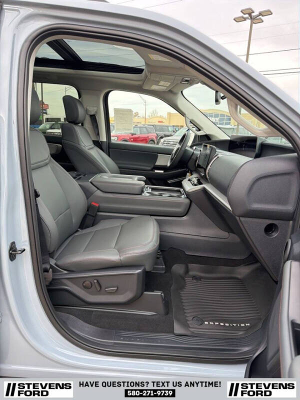 2025 Ford Expedition MAX Active