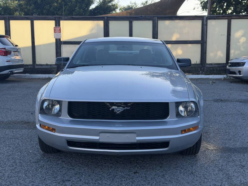 2005 Ford Mustang V6 Deluxe